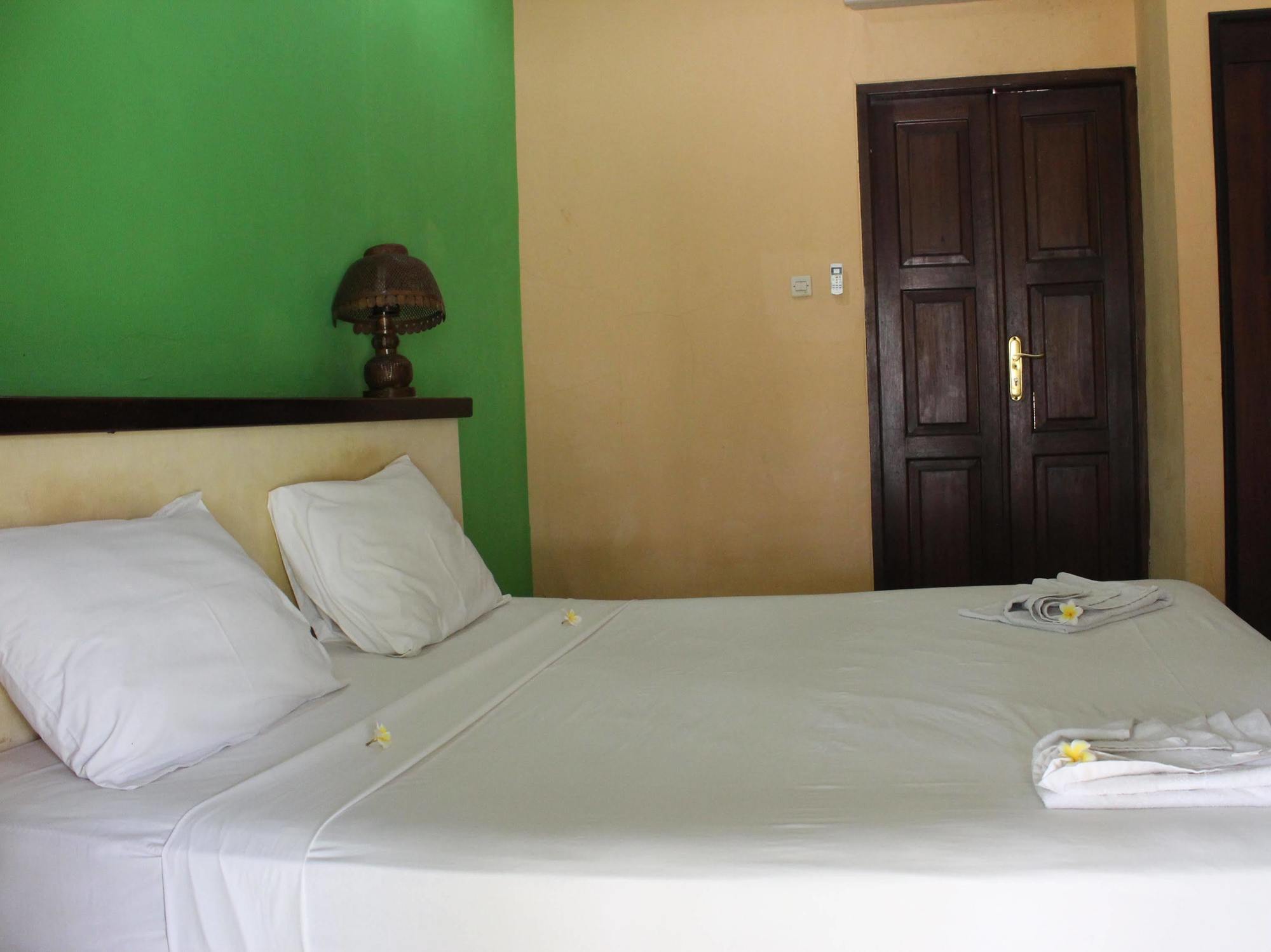 Tastura Beach Hotel Kuta  Exterior foto